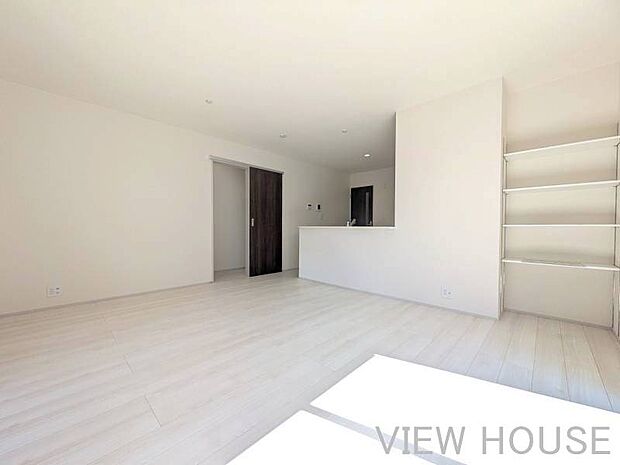 ■白を基調とした清潔感のある内装で、お手持ちの家具も合わせやすいデザインです!