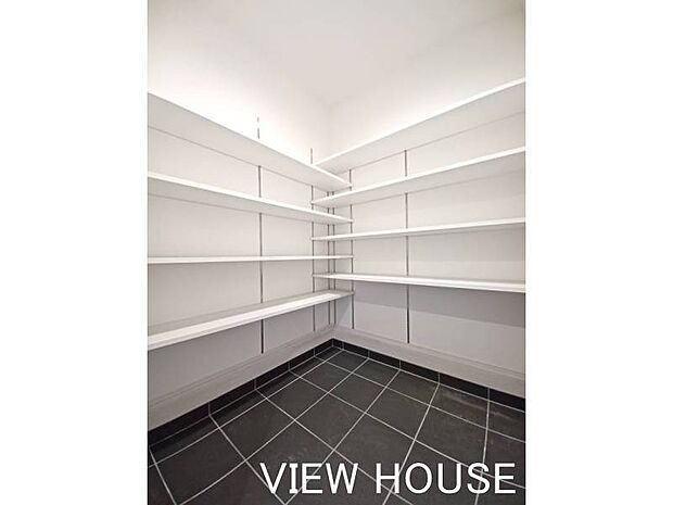 ■SIC|お荷物のサイズに合わせて棚の高さを調整できるため、デッドスペースを作らず効率よく収納できます♪