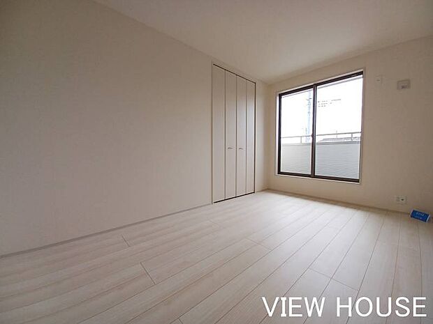 ■2階6.75帖洋室|落ち着いた内装デザインなので、お気に入りのインテリアでコーディネートを楽しむこともできますね♪