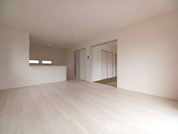 ■キッチンからリビング全体が見渡せるため、お料理中もお子様の様子を確認できて安心です♪