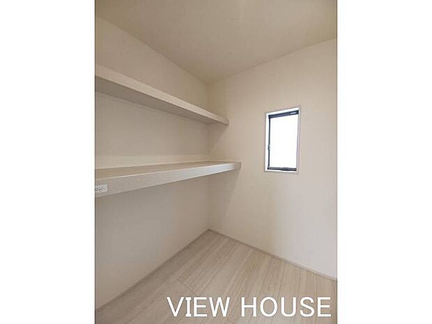 ■ウォークインクローゼット|普段使わない季節物なども賢く収納でき、住まい全体をいつでも整った状態に保つことができます!