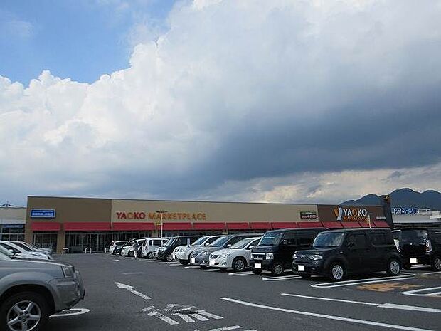 ヤオコー桐生相生店 695m