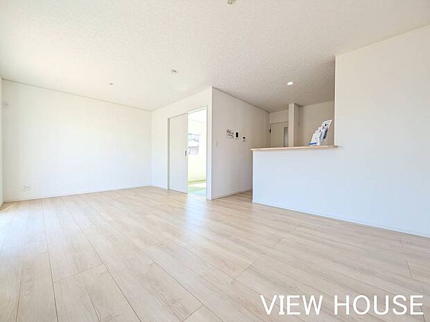 ■対面キッチンを採用した開放感あふれる16.6帖のLDKです♪