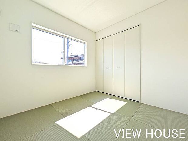 ■4.5帖和室|和室には大容量の収納スペースを完備しています!布団はもちろん、季節物の家電や衣類もすっきりと収めることができるため、お部屋を常に清潔感のある状態に保てます♪