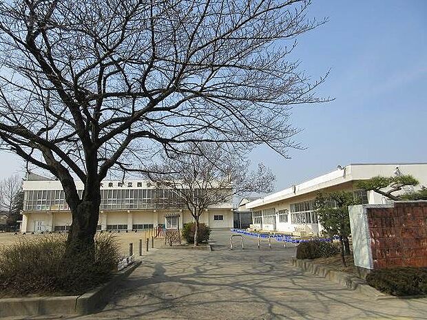 大泉町立西小学校 2077m