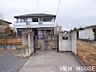 外観：■重厚感のある門扉とコンクリートの塀が、お住まいのプライバシーを優しく守ります！門から玄関まで続くアプローチの横にはスペースがあり、ガーデニングも楽しむことができます♪