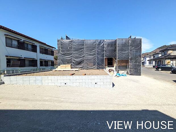 ■3台の車を駐車できるので、急な来客時にも慌てず対応できますね♪(3/19撮影)