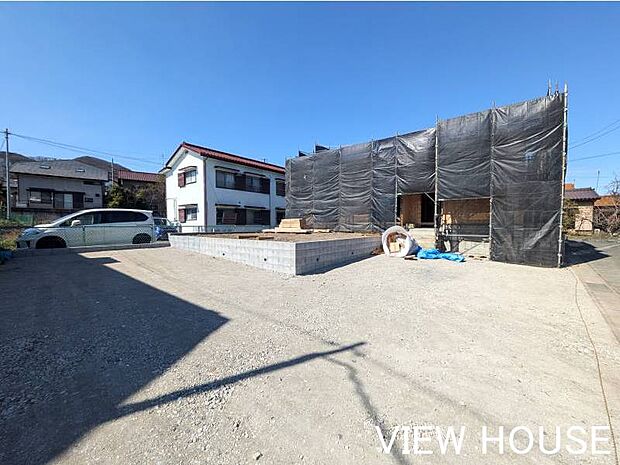 ■LDKは18.5帖の広さがあり、ご家族みんながゆったりとくつろげます。リビング横の和室は、お子様の遊び場や、急な来客時の客間としても活躍します♪(3/19撮影)