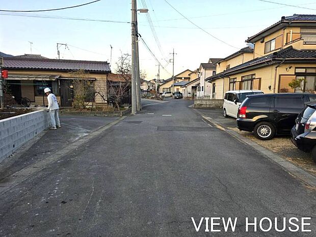 ■前面道路から玄関までフラットなアプローチが続いており、毎日のお出かけもスムーズです♪(2/21撮影)