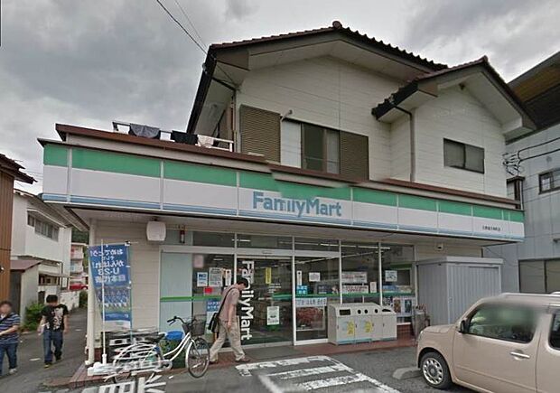 ファミリーマート日野屋天神町店 265m