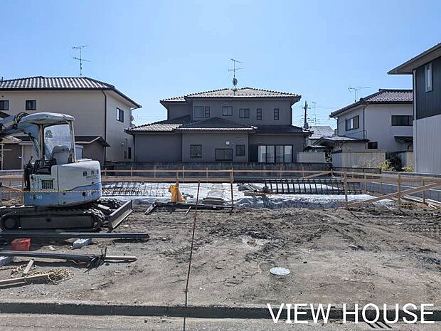 ■並列で3台分の車を停められる広々としたカースペースが魅力です!急な来客時や、将来お子様が車を持った際も安心の広さを確保しました♪(3/9撮影)