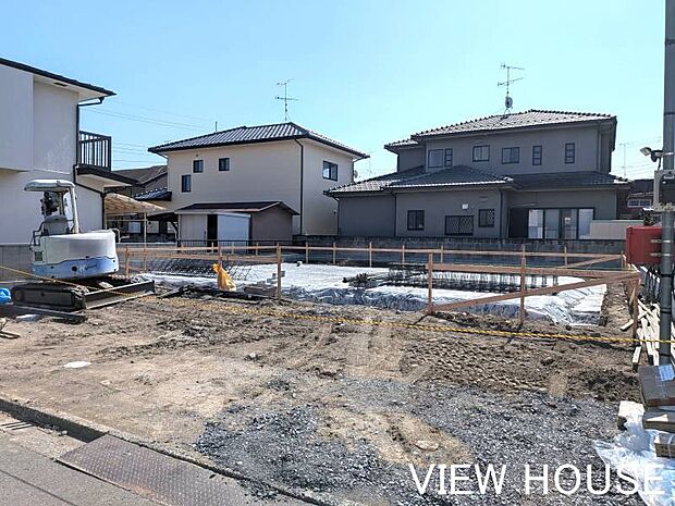 ■ゆとりある幅員の前面道路は、交通量も少なく落ち着いています!小さなお子様がいるご家庭でも、玄関を出てすぐの道が静かなのは安心ですね♪(3/9撮影)