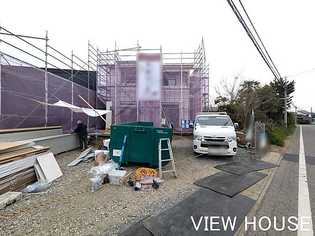 ■建物の前面には、すっきりと見通しの良い道路が広がっています。広さに余裕があるため、お車での帰宅時もスムーズに敷地内へ入ることができますね!(4/9撮影)