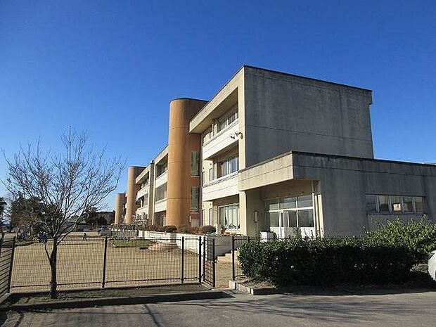 太田市立綿打小学校 2452m