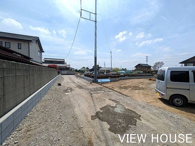 ■前面道路から敷地内まで、スムーズなアプローチが可能です!(4/14撮影)