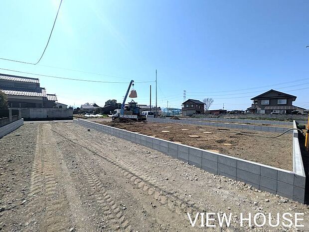 ■前面道路から敷地内まで、スムーズなアプローチが可能です!(3/9撮影)