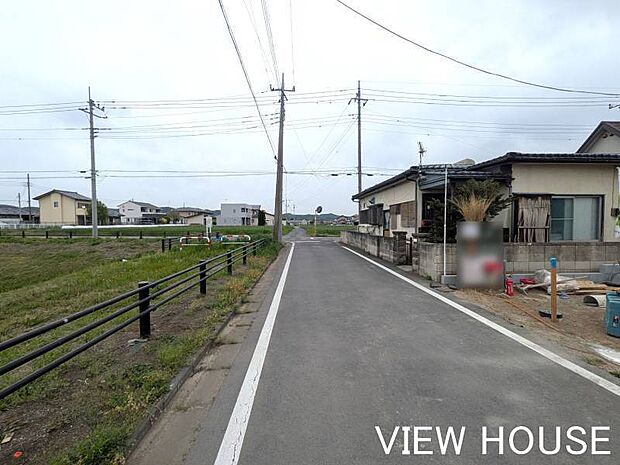 ■周辺道路は舗装が整っており、ベビーカーを押してのお散歩もガタガタせず安心です！