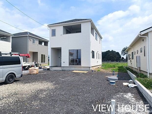 ■静かな住宅街で車の通りも落ち着いているため、窓を開けてリラックスして過ごせます!(8/20撮影) ■現地ご案内します♪ 【ビューハウス太田店】0120-458-333までお気軽に♪