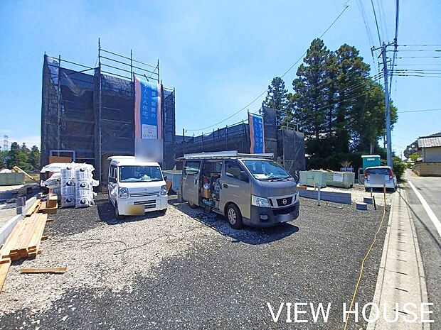 ■並列3台駐車ができるゆとりのカースペースで、お出かけも帰宅もストレスフリーな毎日です！(7/23撮影)