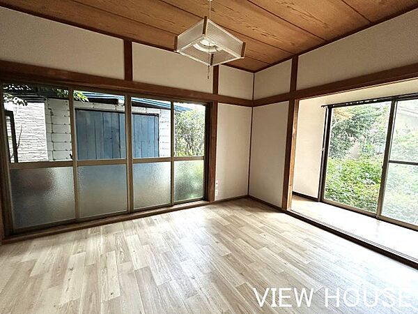 ■1階洋室｜木のぬくもりを感じられる格子天井が魅力的な和モダン風の洋室です！