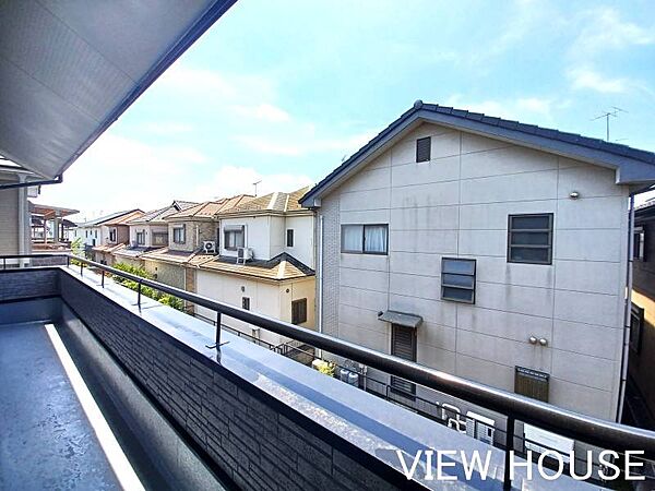 ■南面に大きく広がった陽当たりも風通しも良好なワイドバルコニーです♪