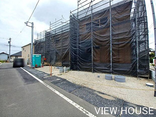 ■北道路｜周囲を遮るような高い建物がなく、爽やかな風と明るい光がしっかりと通り抜ける好立地ですね♪(8/4撮影)