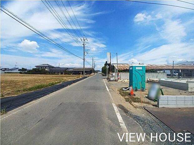 ■広めの道路幅を確保しているため、お車の出し入れもスムーズに行えます♪(8/18撮影)
