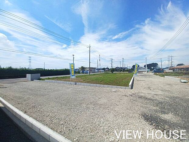 ■南道路|道路から奥に入ったアプローチで、プライベート感も程よく保たれます!(8/18撮影)