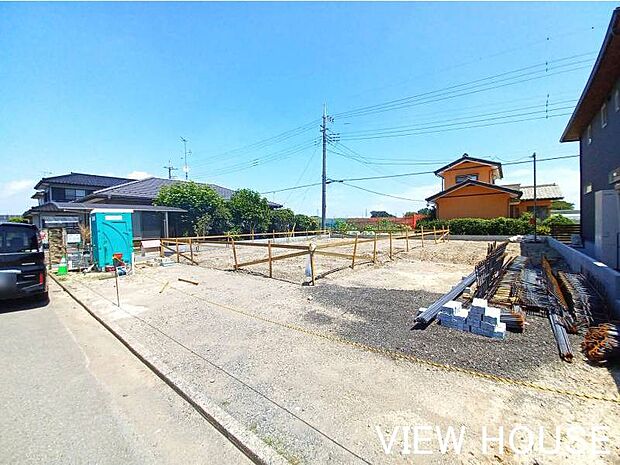 ■お車を並列で2台駐車できる広々としたカースペースを確保しています♪(7/23撮影)