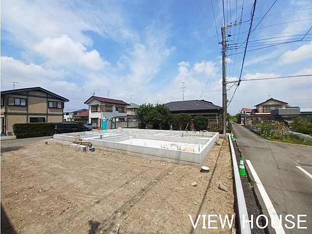 ■お車を並列で2台駐車できる広々としたカースペースを確保しています♪(8/20撮影)