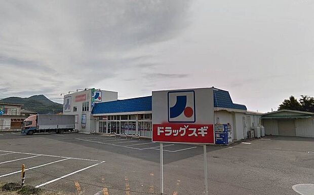 ドラッグスギあいおい店 832m