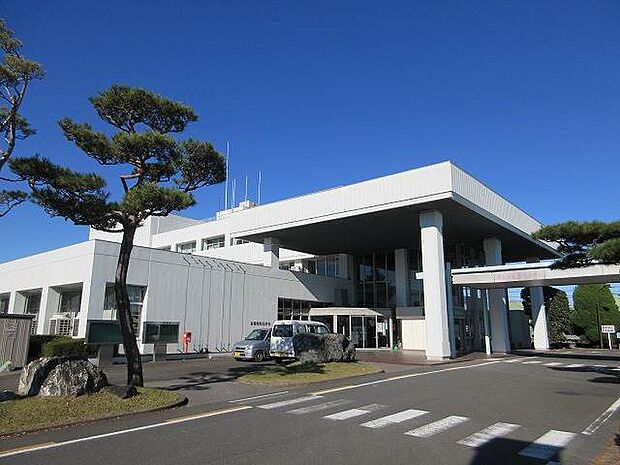 太田市新田総合支所 1328m