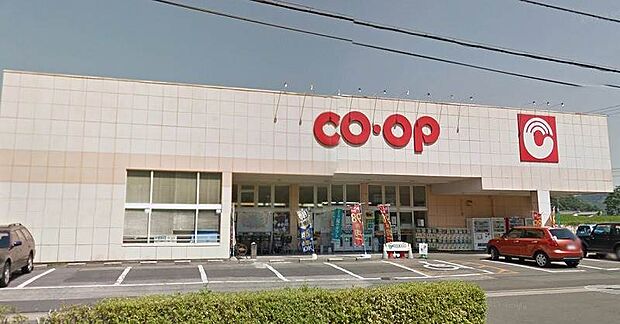 コープ東久方店 686m