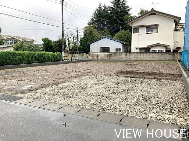 ■開放的な勾配天井を採用した18帖のLDKを中心とした4LDKの平屋建てです♪