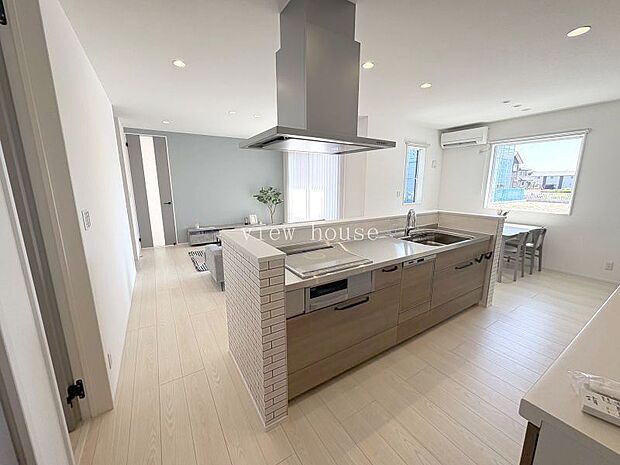 【システムキッチン】 アイランドキッチンはリビング、ダイニング見渡せて孤立感の感じないキッチン♪