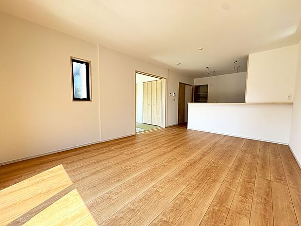 温かさの感じられる木目調のＬＤＫ約１６帖♪