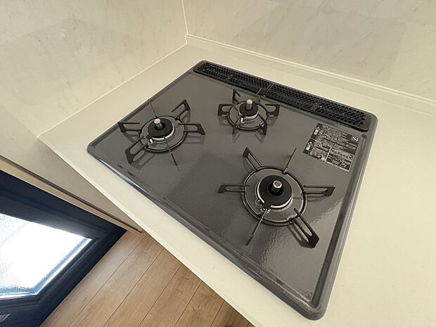 お料理もスピーディに進む３口コンロ♪