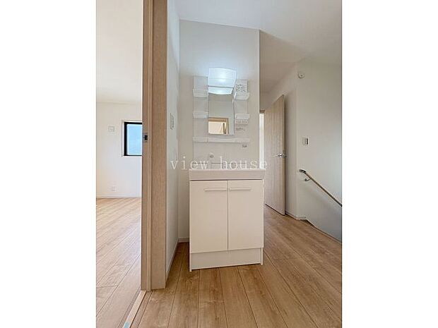 ２階洗面♪混雑しがちな洗面が２階にもあって便利です♪