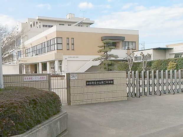 小山市立小山第二中学校 750m剣道、テニス、バドミントン、吹奏楽、陸上部他。また交換留学あり。