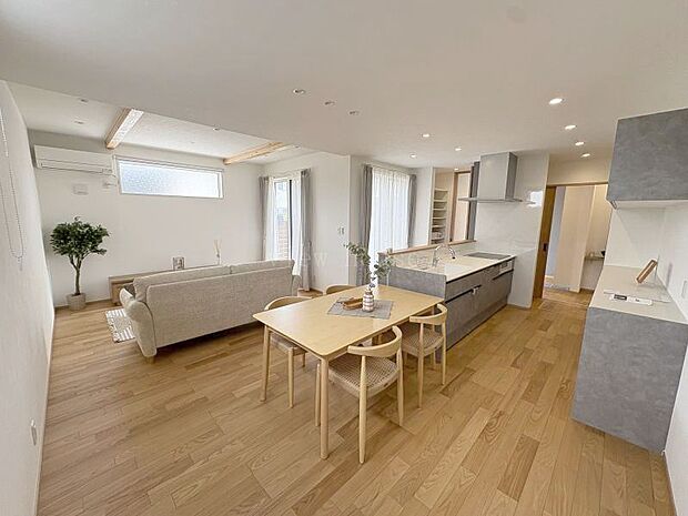 無駄のないコンパクトな広さ♪家族の会話も弾みますね♪