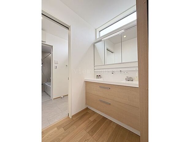 ワイドタイプの洗面♪収納もたっぷり♪