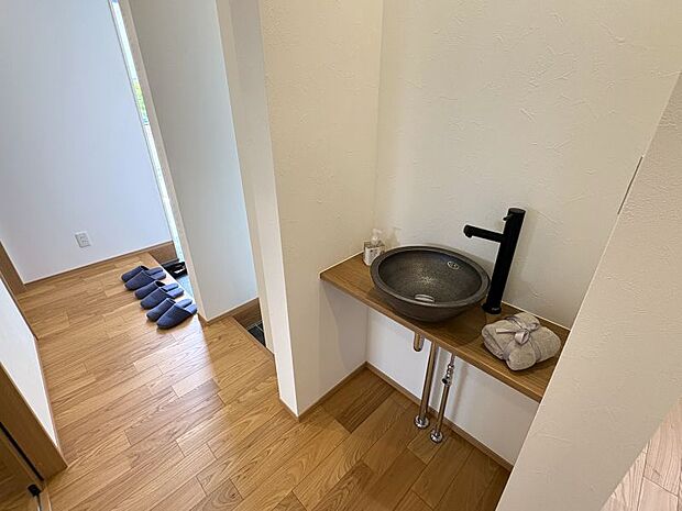玄関隣には手洗い場付き♪