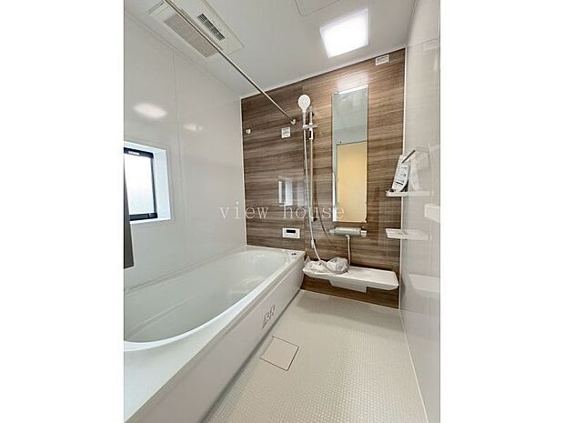 【浴室】 エコベンチタイプの浴槽は半身浴やお子様も座って入れて便利☆彡