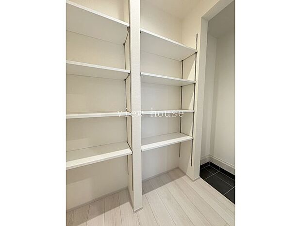 【玄関収納】 靴の収納も玄関周りの小物も収納可能♪