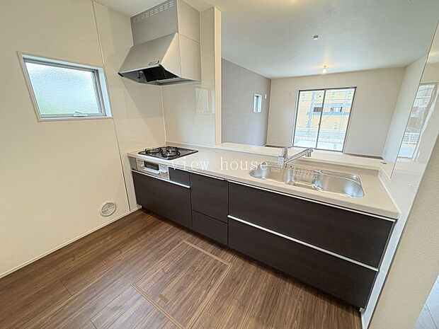 【システムキッチン】 スライド収納は探したい物はパッと見つかり便利です♪