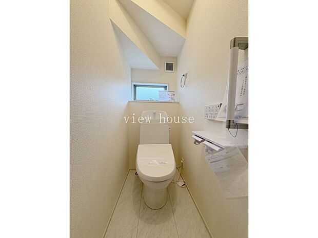 【トイレ】 温水洗浄便座付きでいつでも快適に御利用いただけます♪