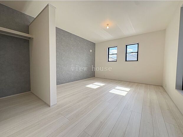 【洋室９．２５帖】 主寝室におすすめのお部屋♪WIC付き♪アクセントクロスもおしゃれです！