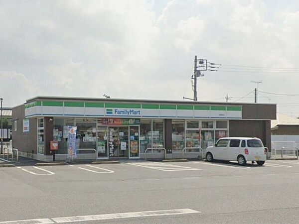 ファミリーマート結城北店 950m