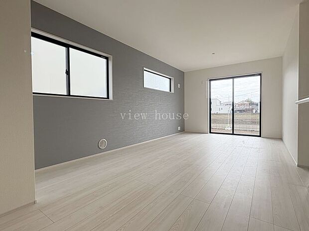 【ＬＤＫ１６．７５帖】 アクセントクロスがおしゃれなリビング♪