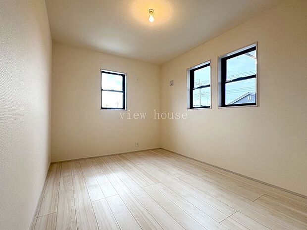 【洋室６．５帖】 お子様部屋にぴったりな洋室♪